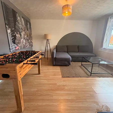 Leeds Tranquil Retreat With 3 Bedrooms Holiday home