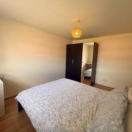 Leeds Tranquil Retreat With 3 Bedrooms Holiday home Leeds (West Yorkshire)