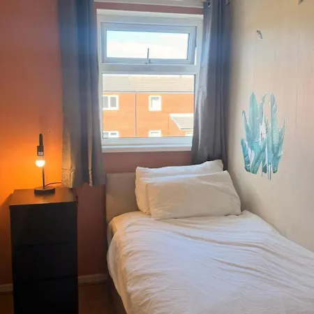 Holiday home Leeds Tranquil Retreat With 3 Bedrooms *