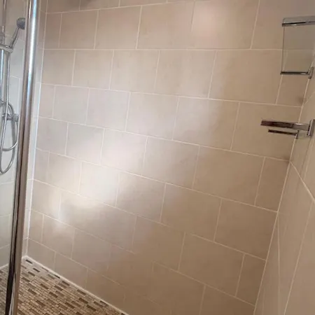 Leeds Tranquil Retreat With 3 Bedrooms Leeds (West Yorkshire)