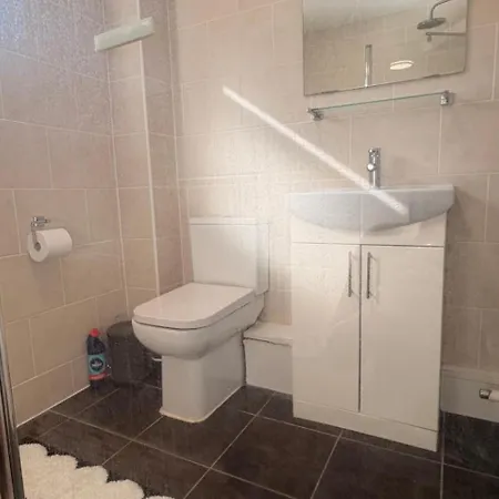 Leeds Tranquil Retreat With 3 Bedrooms