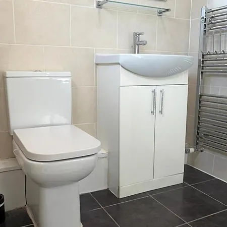 Leeds Tranquil Retreat With 3 Bedrooms Holiday home Leeds (West Yorkshire)