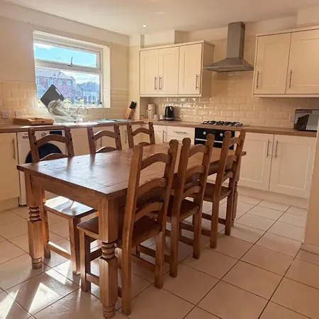 Holiday home Leeds Tranquil Retreat With 3 Bedrooms *
