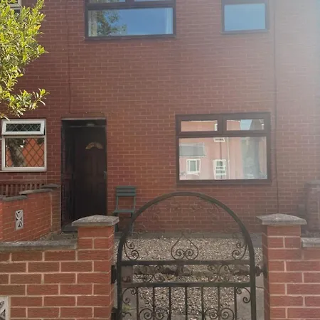 Leeds Tranquil Retreat With 3 Bedrooms Holiday home