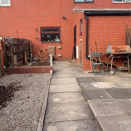 Leeds Tranquil Retreat With 3 Bedrooms